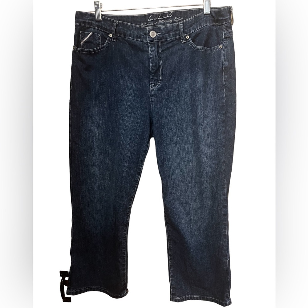 Gloria Vanderbilt all-around slimming effect capri jeans.